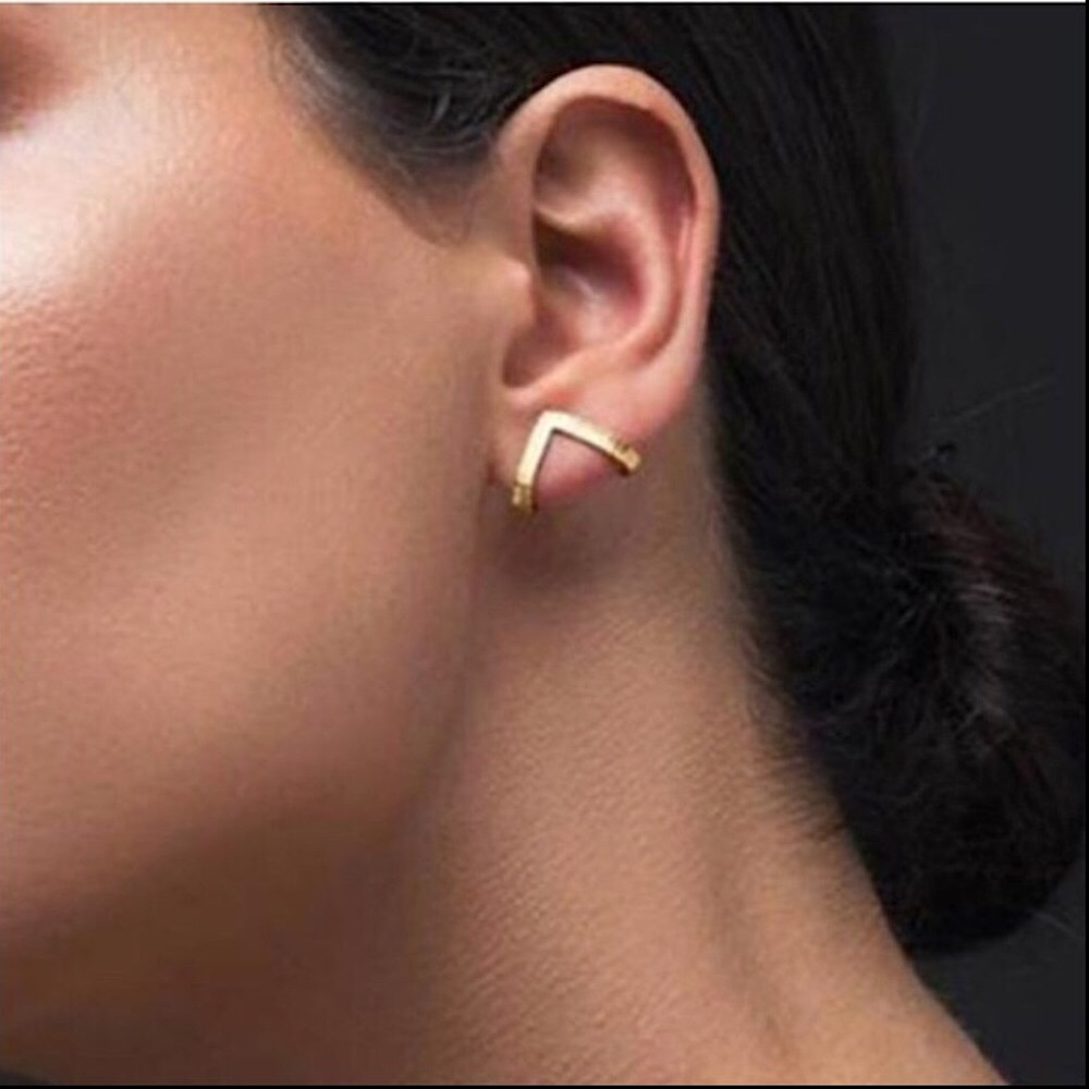 Triangular Wrap Stud Geometric Minimalist Earring - Picture 4 of 4